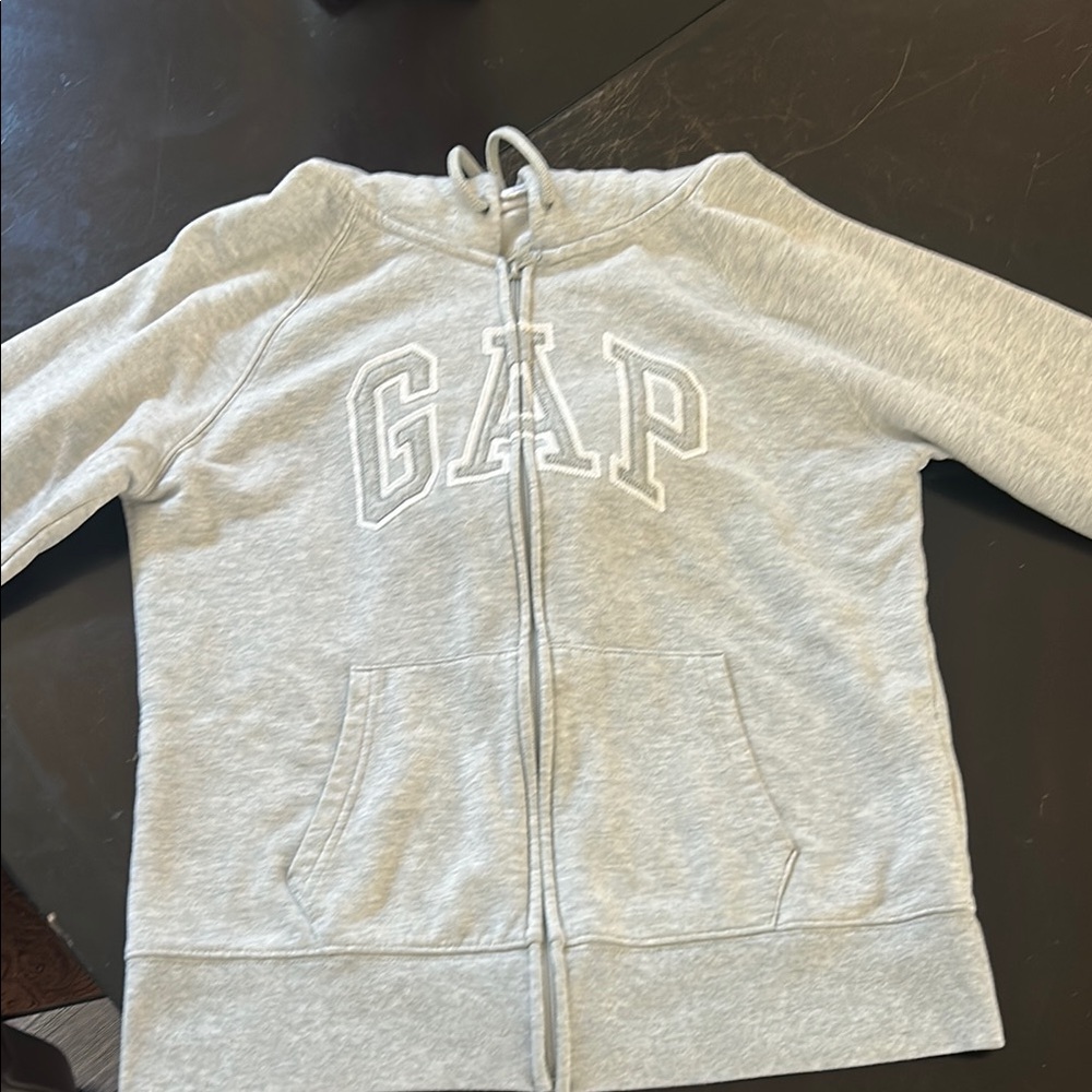 Grey gap hoodie
Size small